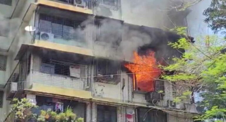 मुंबई के मुलुंड में आग का तांडव, तीसरी मंजिल पर भगदड़