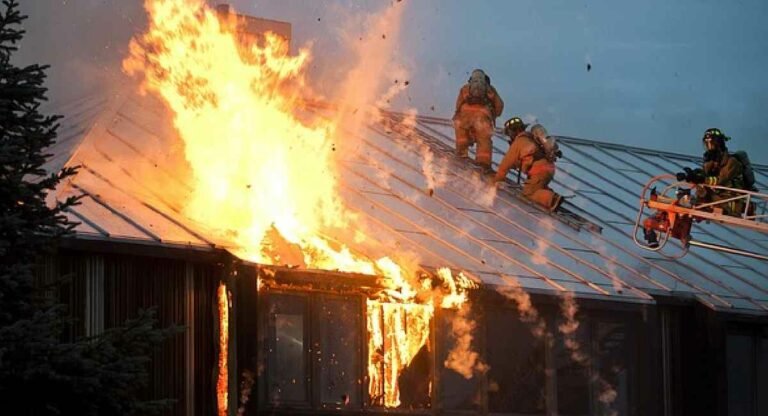 सॉल्टलेक बस्ती में भीषण आग, ‘इतने’ घर जलकर राख