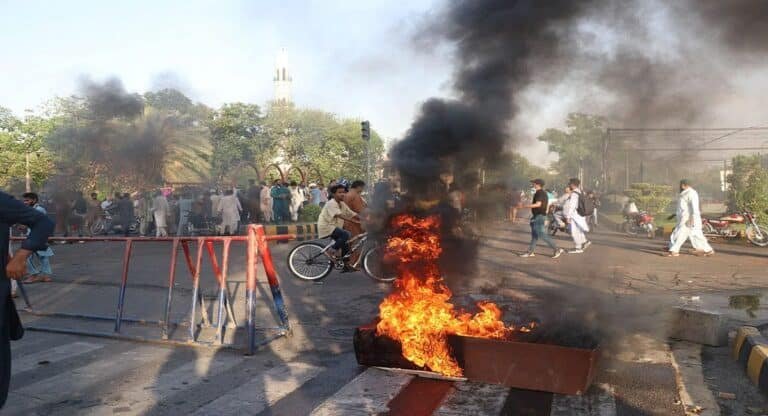 पाकिस्तान में हिंसा और बवाल जारी, इन प्रांतों में लागू हो सकता है आपातकाल