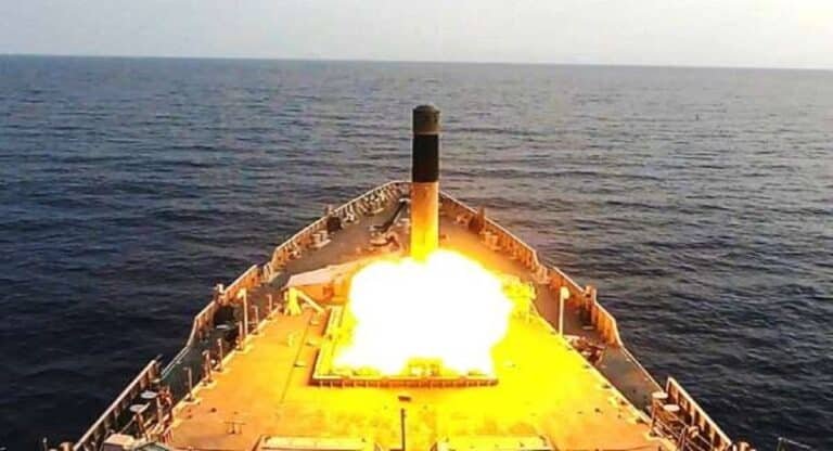 सेना की और बढ़ी ताकत, नौसेना ने पहली बार गाइडेड डिस्ट्रॉयर ‘मोरमुगाओ’ से दागी ब्रह्मोस मिसाइल