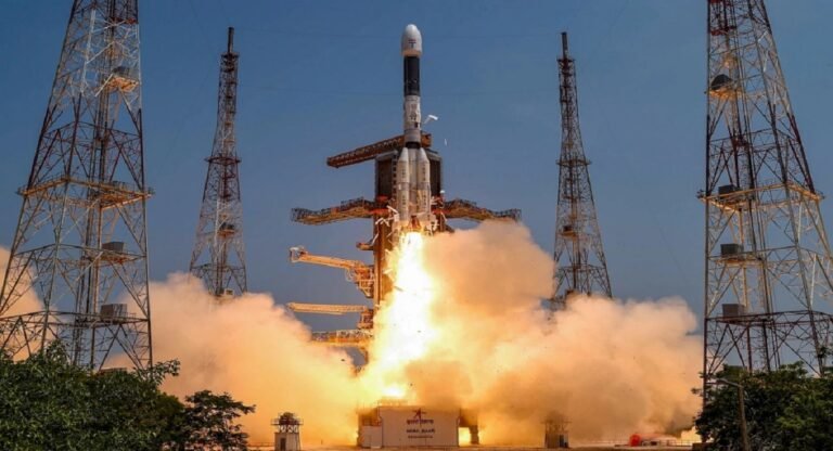 इसरो ने जीएसएलवी-एफ12 सैटेलाइट किया लॉन्च, जानिये क्यों है ये खास