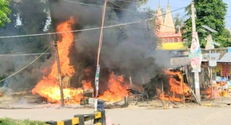कुशीनगर में भीषण आग हादसा, एक ही परिवार के 5 लोगों की मौत