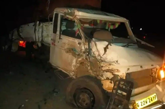 रायपुर में ट्रक की भिड़ंत सें  छह की मौत व 25 घायल