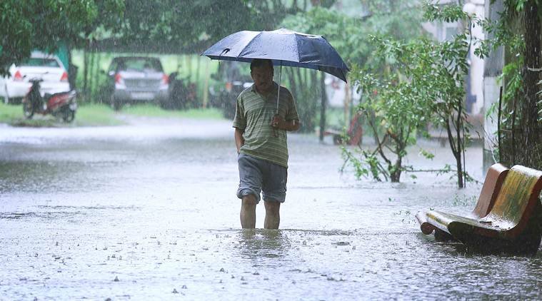 मुंबई के कुछ हिस्सों में बारिश, आईएमडी ने जारी किया ‘येलो’ अलर्ट