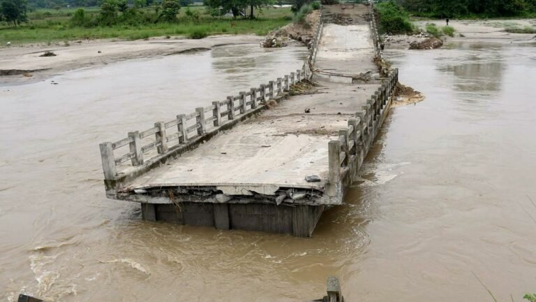 असम में बाढ़ से दो लोगों की मौत, पाँच लाख प्रभावित