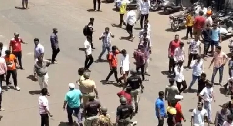 कोल्हापुर में बवालः पुलिस ने किया लाठीचार्ज, इस कारण शुरू हुआ विवाद
