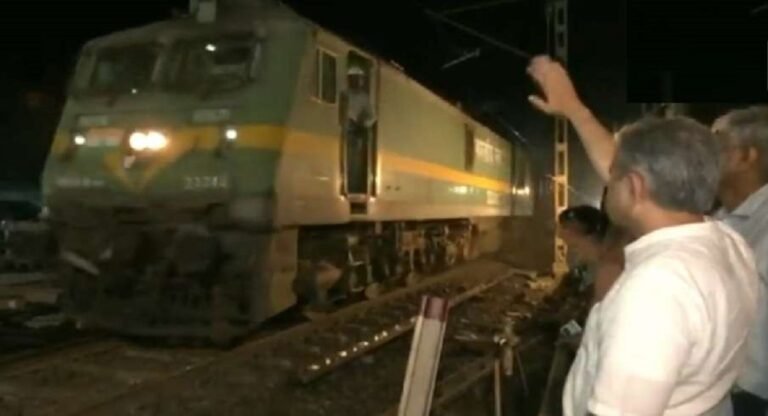ओडिशा रेल हादसाः 51 घंटे बाद गुजरी पहली ट्रेन, रेल मंत्री ने हाथ जोड़कर कही ये बात