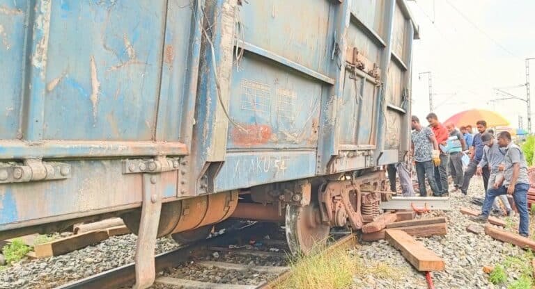 पश्चिम बंगाल: न्यू जलपाईगुड़ी स्टेशन के पास पटरी से उतरी मालगाड़ी, टली बड़ी दुर्घटना