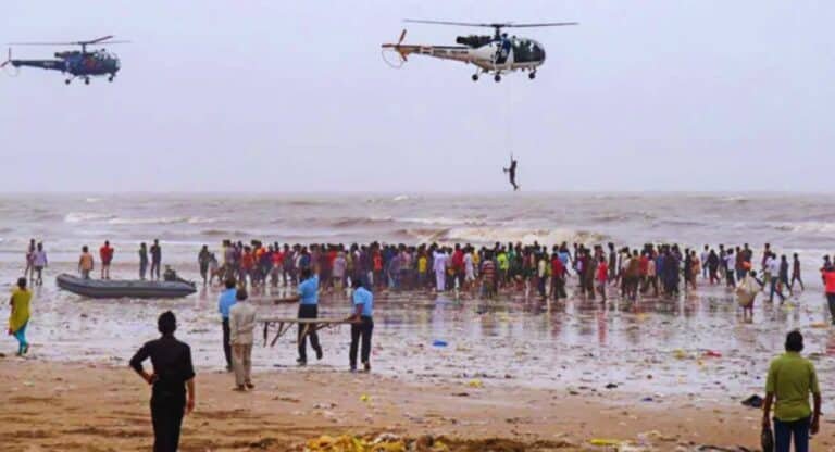 मुंबई: समुद्र में नहाने के दौरान बहे छह लोग, बचाव अभियान जारी