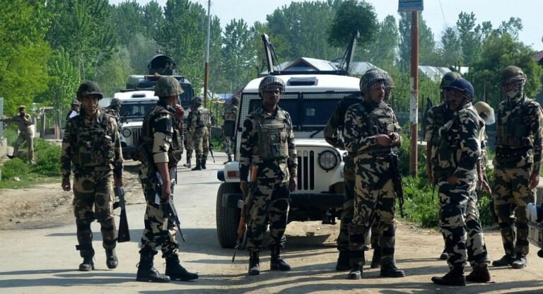 Pulwama: सुरक्षाबलों ने मुठभेड़ में मार गिराए दो आतंकी