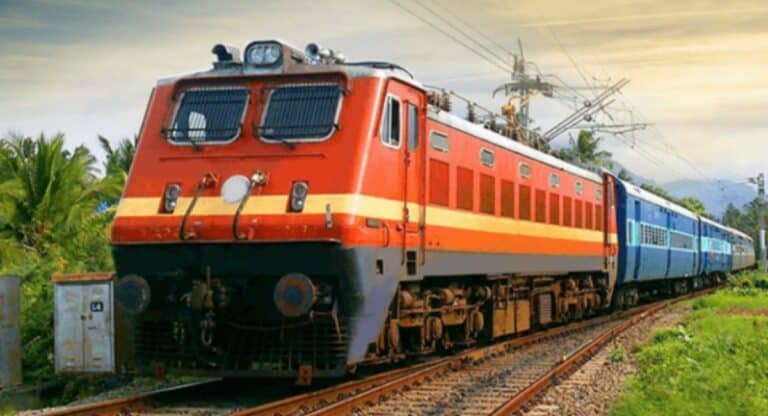 रेलवे ने शुरू की प्रयागराज से मुंबई के लिए नई ट्रेन, रेल मंत्री अश्विनी वैष्णव ने दिखाई हरी झंडी