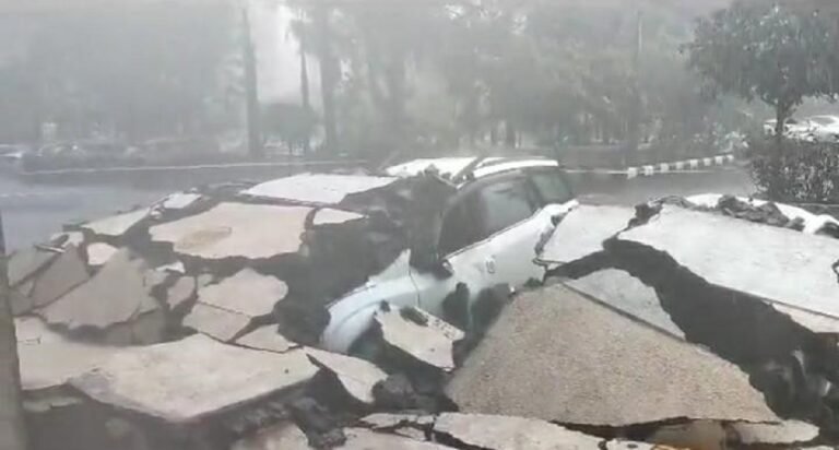 भारी बारिश के कारण एनआरआई कॉम्प्लेक्स की दीवार गिरने से तीन लग्जरी कारें क्षतिग्रस्त