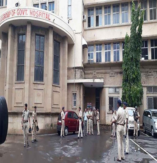 मुंबई के जेजे अस्पताल में अनिश्चितकालीन हड़ताल पर 750 रेजिडेंट डॉक्टर ,यह है प्रकरण