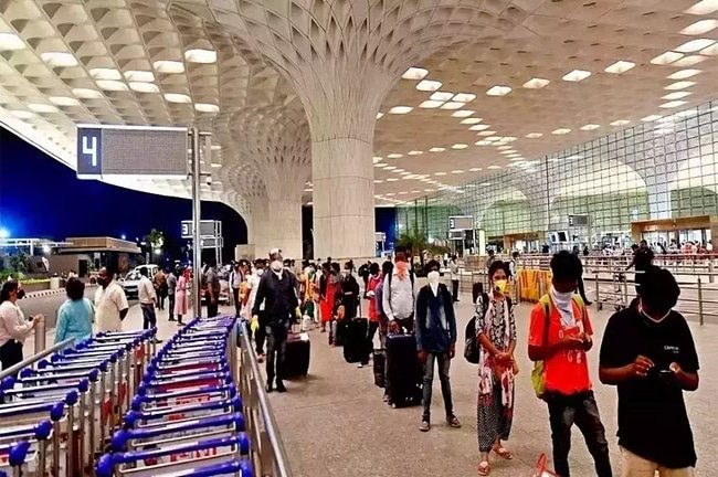 Mumbai Airport: बम से उड़ाने की धमकी, मांगे एक मिलियन डॉलर