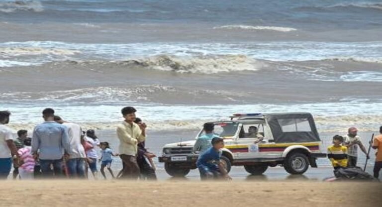 मुंबईः पांच किशोर समुद्र में डूबे, दो को बचाया गया, तीन की तलाश जारी