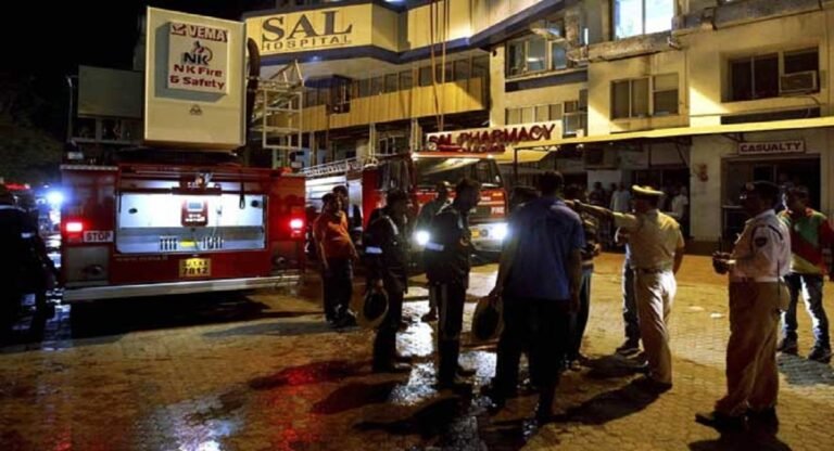 अहमदाबादः अस्पताल में आग से अफरा तफरी, सुरक्षित निकाले गये 100 मरीज