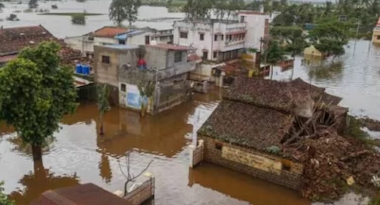 महाराष्ट्र: यवतमाल में बाढ़ में फंसे 45 लोग, रेस्क्यू के लिए भारतीय वायुसेना का हेलिकॉप्टर