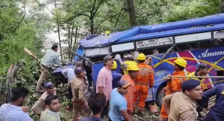 उत्तराखंड : गंगोत्री हाइवे पर बस खाई में गिरी, इस प्रदेश के 7 यात्रियों की गई जान