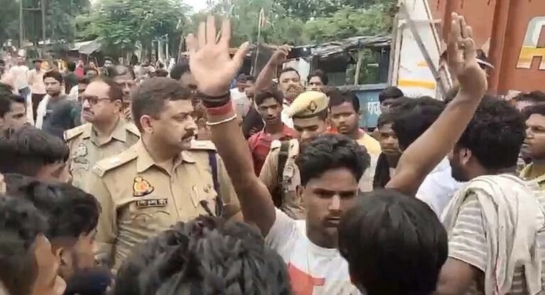 हरदोई में तनाव, एएसपी सहित भारी पुलिस बल तैनात! जानिये, कैसे शुरू हुआ विवाद