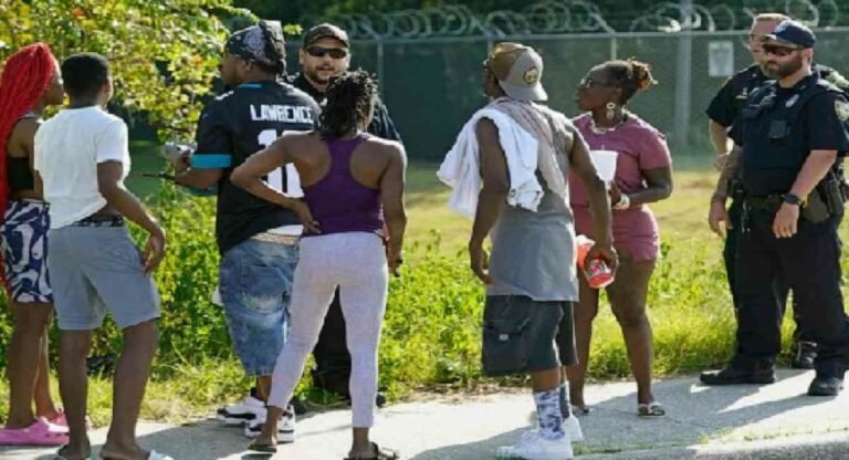 Florida: नस्लीय उन्माद में तीन अश्वेत लोगों की गोली मारकर हत्या