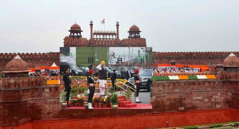 77वां स्वतंत्रता दिवस: लाल किले की प्राचीर से प्रधानमंत्री नरेंद्र मोदी के संबोधन का मूल पाठ यहां पढ़ें
