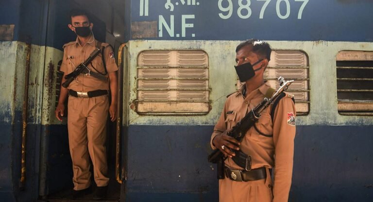 जयपुर-मुंबई एक्सप्रेस हादसे के बाद रेलवे का फैसला, ट्रेन में एके-47 राइफल लेकर नहीं चलेंगे आरपीएफ जवान