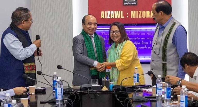 मणिपुरः कुकी समुदाय के 10 विधायकों ने मिजोरम के सीएम से क्यों की मुलाकात, जानिये इस खबर में