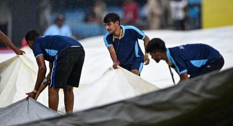 IND vs AUS 2nd ODI: बारिश के कारण रुका खेल, भारत के खिलाफ ऑस्ट्रेलिया का स्कोर 56/2