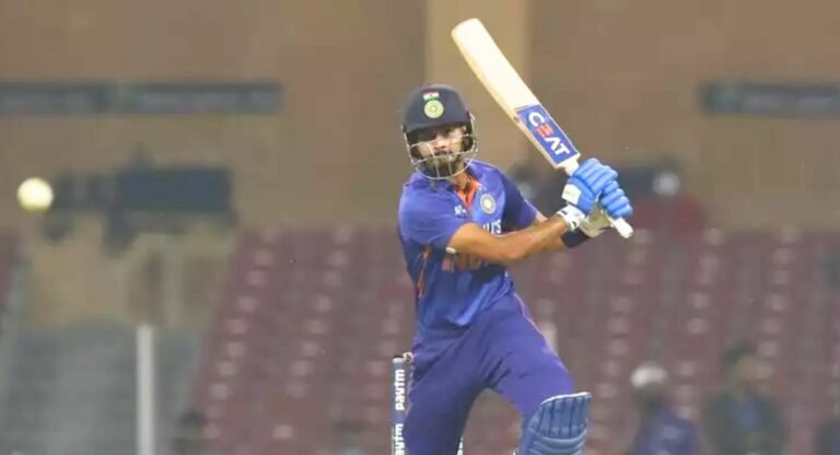 IND vs AUS 2nd ODI: श्रेयस अय्यर ने खेली शानदार पारी, बनाए 105 रन