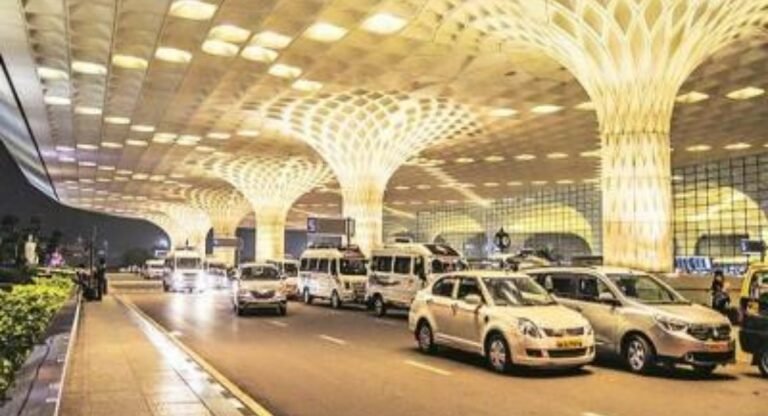 Mumbai: मुंबई एयरपोर्ट पर बम की सूचना, जांच में जुटी पुलिस
