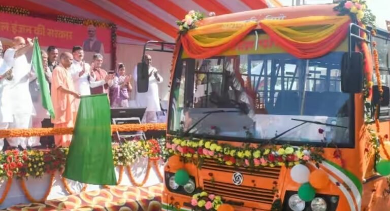 उत्तर प्रदेश में ‘मिशन महिला सारथी’ की शुरुआत, सीएम योगी ने 51 नई बसों को दिखाई हरी झंडी