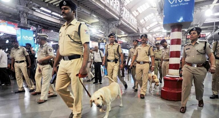 Bihar: ट्रेन में बम की सूचना से हड़कंप, अलर्ट मोड में जीआरपी पुलिस