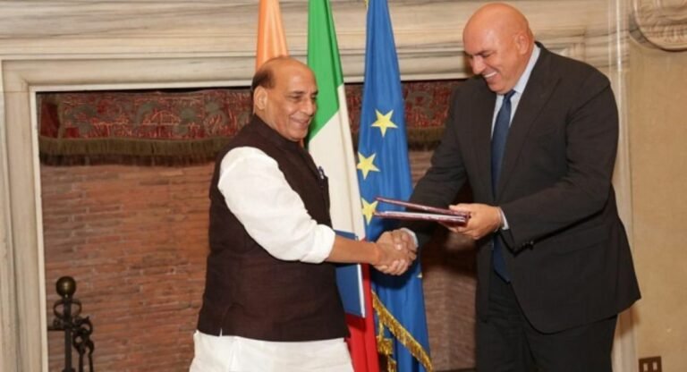 राजनाथ सिंह ने इतालवी रक्षा मंत्री के साथ बैठक कर रक्षा सहयोग पर किया समझौता