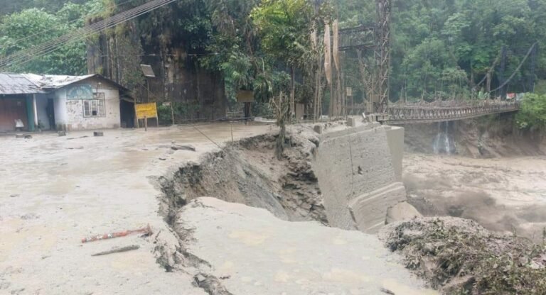 Sikkim Flood:14 लोगों की मौत; सेना के 22 जवानों समेत 102 लोग लापता