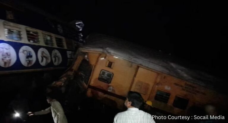 Andhra Pradesh: विजयनगरम में दो यात्री ट्रेनों की टक्कर, एक की मौत; कई घायल