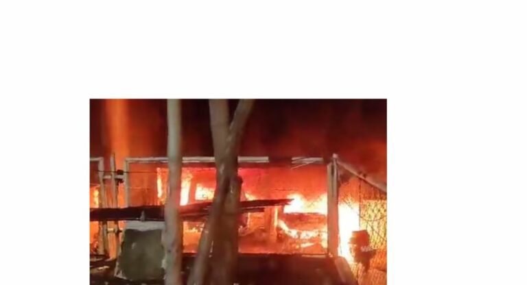 Haldwani: टेंट हाउस के गोदाम में लगी आग, पहचान करना हो रहा मुश्किल