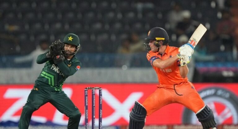 Pak vs Ned: डी लीडे ने जड़ा अर्धशतक, नीदरलैंड के गिरे 6 विकेट