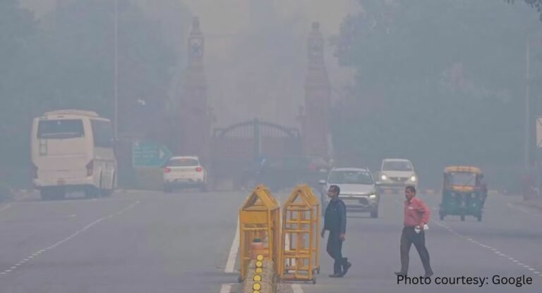 Delhi- NCR: बारिश और तेज हवाओं से बढ़ेगी ठंड, प्रदूषण होगा कम, जानें मौसम का हाल