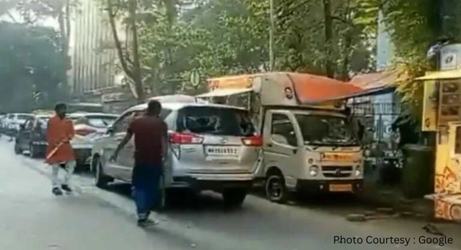 Maratha Reservation: मराठा आंदोलनकारियों ने की मंत्री हसन मुश्रीफ की कार में तोड़फोड़, दो पुलिस हिरासत में