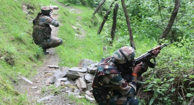Jammu-Kashmir: राजौरी में सुरक्षा बलों और आतंकियों के बीच मुठभेड़, जवानों ने पूरे इलाके को घेरा
