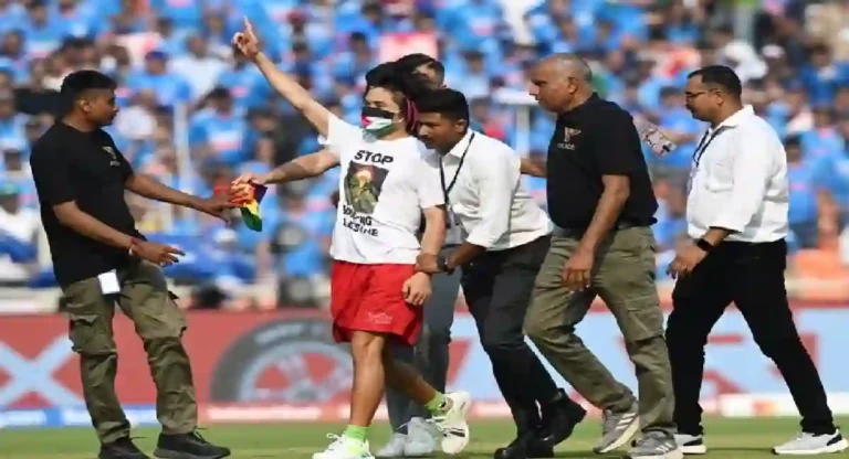 World Cup: फाइनल मैच के बीच फिलिस्तीन समर्थक मैदान में घुसा, फिर क्या हुआ? जानिये, इस खबर में