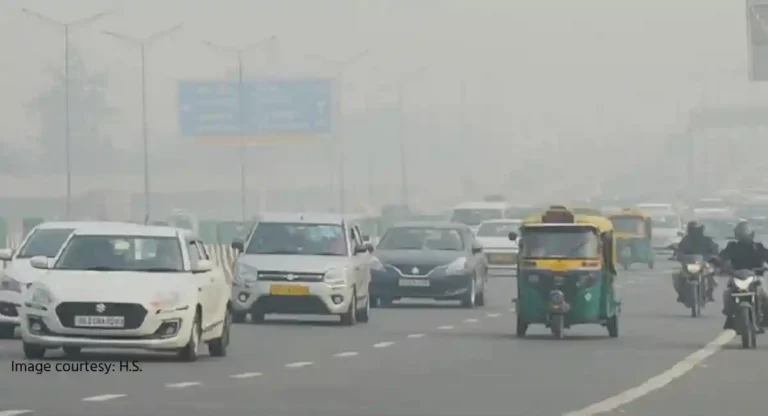 Delhi: सांसों पर सितम अब भी जारी, नहीं सुधर रही हवा की गुणवत्ता 