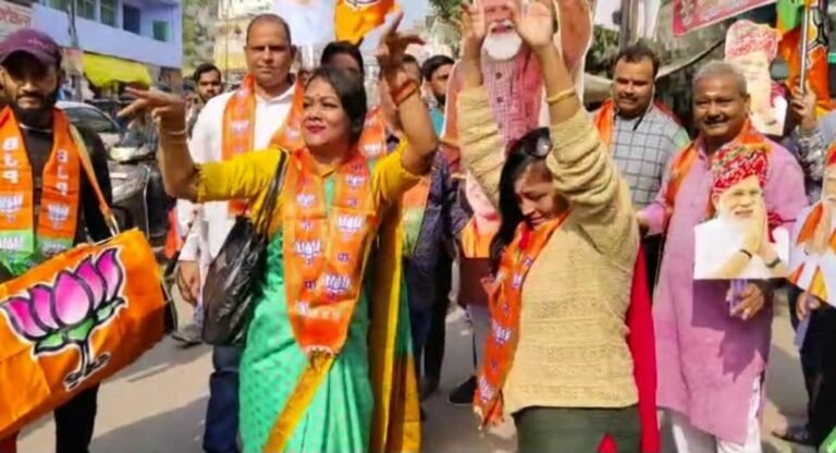 Assembly Elections: मध्य प्रदेश, राजस्थान, छत्तीसगढ़ में बहुमत की ओर भाजपा, वाराणसी में पार्टी कार्यकर्ता ऐसे मना रहे हैं जश्न