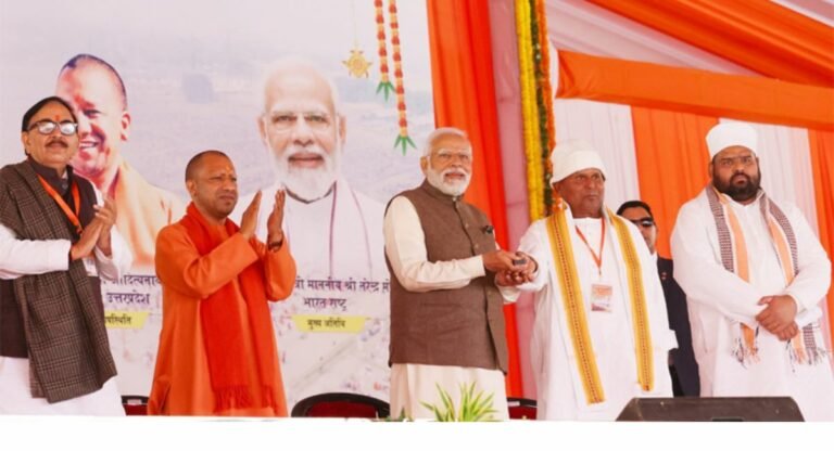 Varanasi: प्रधानमंत्री ने दिया 19 हजार करोड़ की परियोजनाओं का उपहार, देश के गरीबों के लिए कही ये बात