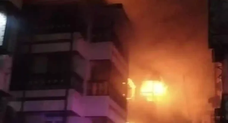 Mumbai: गिरगांव में चार मंजिला इमारत में लगी आग, दो की मौत