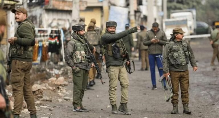 Jammu and Kashmir: आतंकी साजिश नाकाम, गोला-बारूद सहित अन्य खतरनाक विस्फोटक बरामद