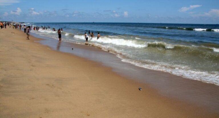 Largest Beach in India: भारत का सबसे लंबा समुद्र तट है मरीना बीच, जानिए कहां है स्थित