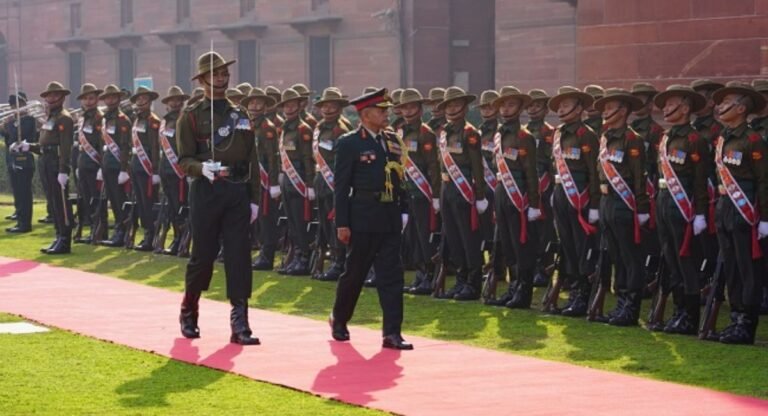 Army: लेफ्टिनेंट जनरल उपेन्द्र द्विवेदी ने थल सेना उप प्रमुख का संभाला पदभार, जानिये कौन हैं ‘वो’