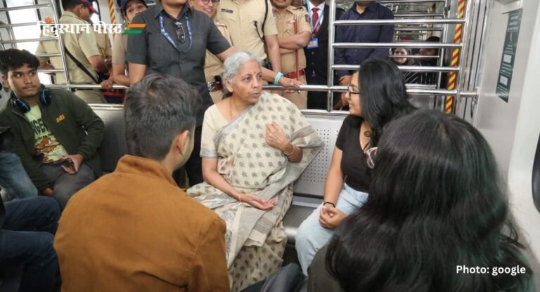 Nirmala Sitharaman In Mumbai Local: मुंबई लोकल ट्रेन में निर्मला सीतारमण ने किया सफर, यात्रियों से कि बातचीत