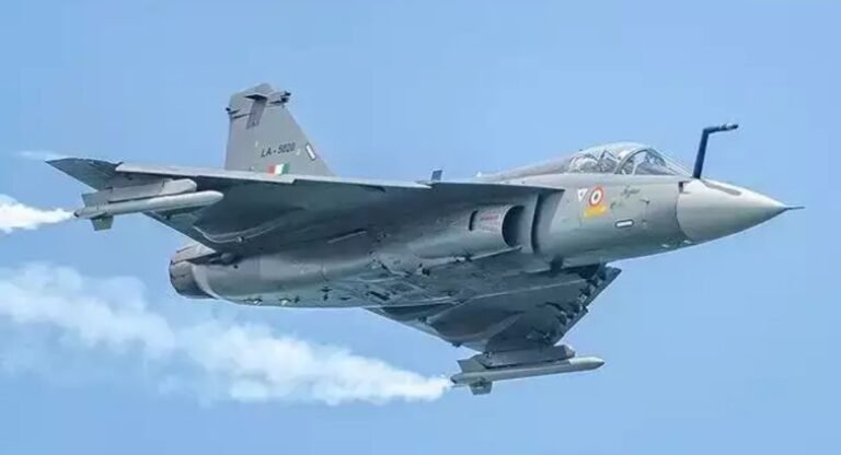 Indian Air Force: थर-थर कांपेंगे दुश्मन, पाकिस्तान सीमा के पास तेजस विमान तैनात करेगा भारत!